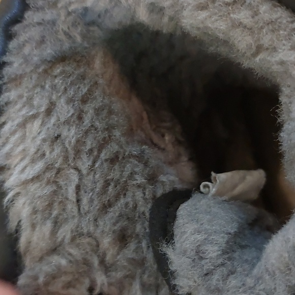 Ugg Adirondack II sheepwool inside leather and suede boots size 6.5 - Picture 5 of 16